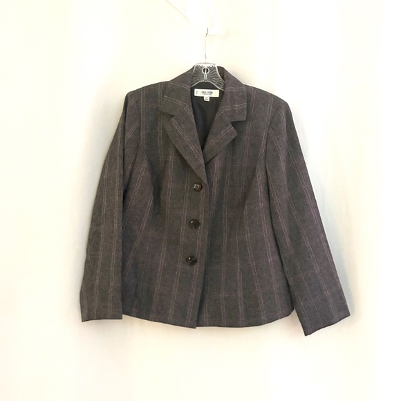 Jones Studio 3 Button Blazer - Picture 2 of 6